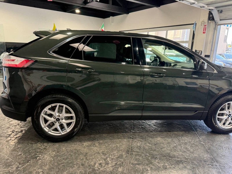 Ford Edge Vehicle Full-screen Gallery Image 31