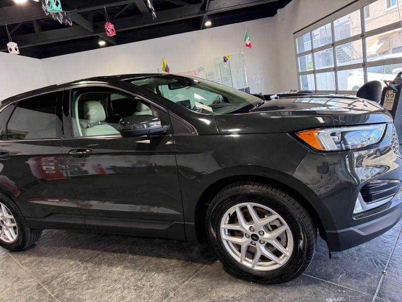 Ford Edge Vehicle Full-screen Gallery Image 37
