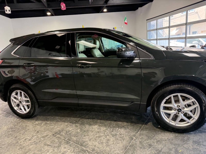 Ford Edge Vehicle Full-screen Gallery Image 39