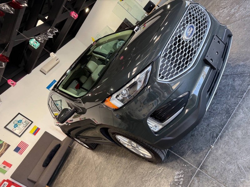 Ford Edge Vehicle Full-screen Gallery Image 40
