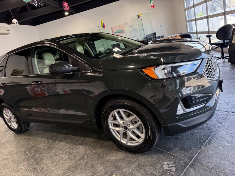 Ford Edge Vehicle Full-screen Gallery Image 42