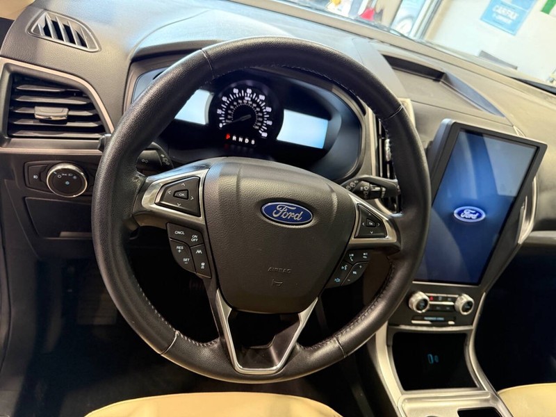 Ford Edge Vehicle Full-screen Gallery Image 43