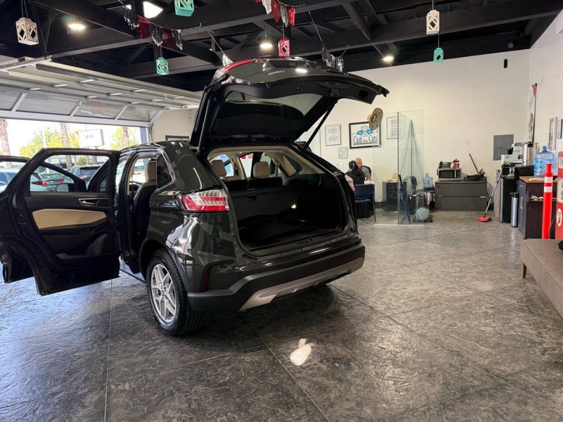 Ford Edge Vehicle Full-screen Gallery Image 44