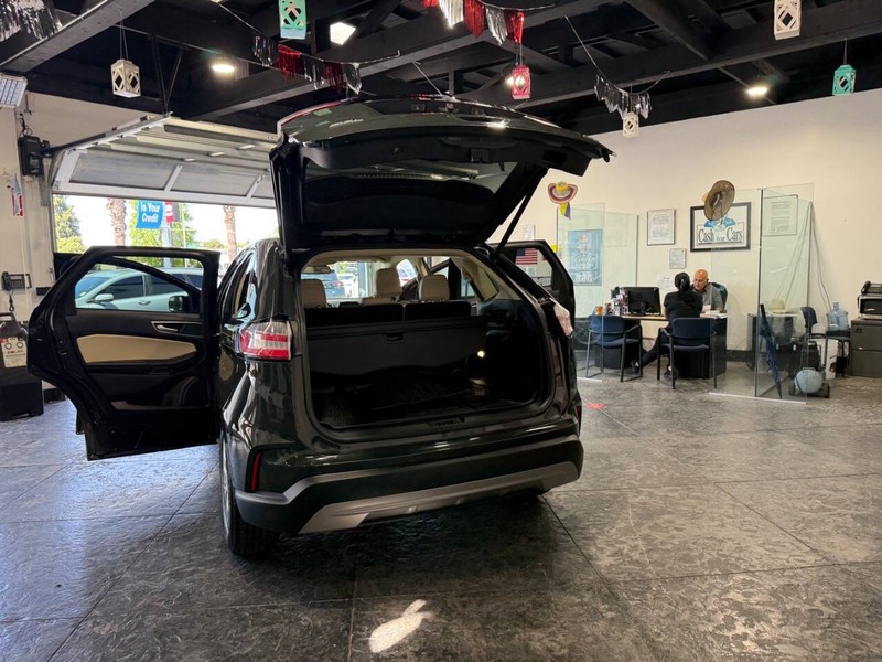 Ford Edge Vehicle Full-screen Gallery Image 45