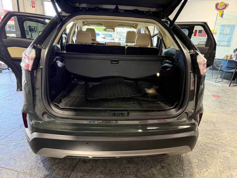 Ford Edge Vehicle Full-screen Gallery Image 46