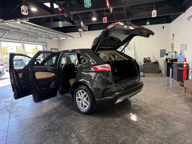 Ford Edge Vehicle Full-screen Gallery Image 48