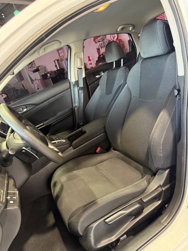 Honda Insight Vehicle Full-screen Gallery Image 41