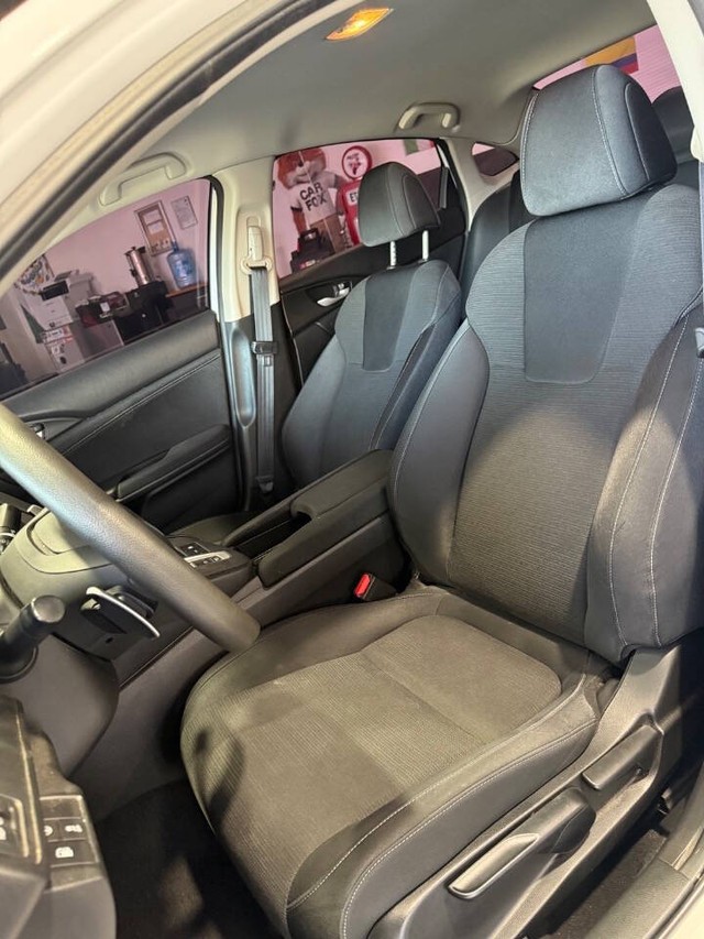 Honda Insight Vehicle Full-screen Gallery Image 46