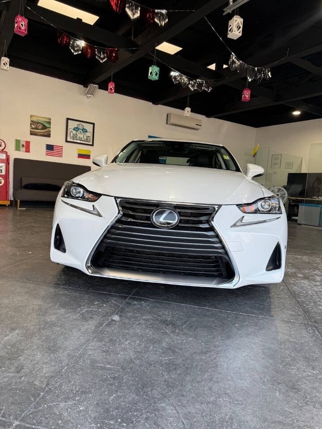 Lexus IS Vehicle Full-screen Gallery Image 02