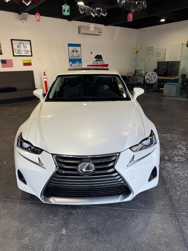 Lexus IS Vehicle Full-screen Gallery Image 04