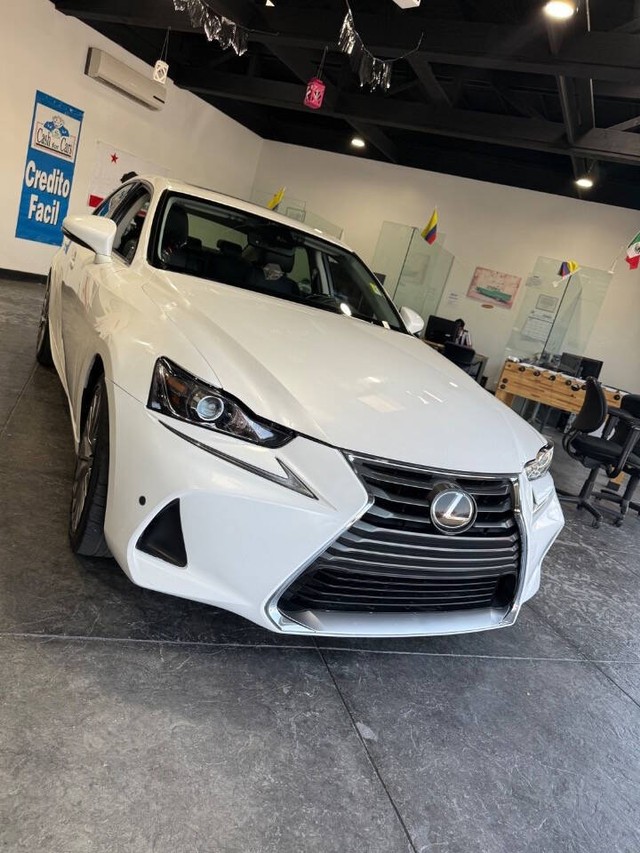 Lexus IS Vehicle Full-screen Gallery Image 46