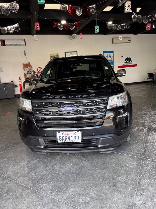 Ford Explorer Vehicle Full-screen Gallery Image 04