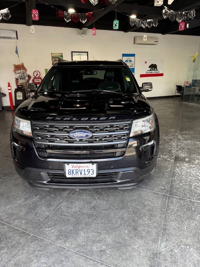 Ford Explorer Vehicle Full-screen Gallery Image 05