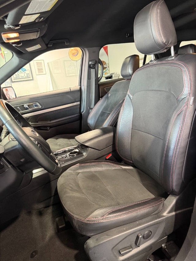 Ford Explorer Vehicle Full-screen Gallery Image 38