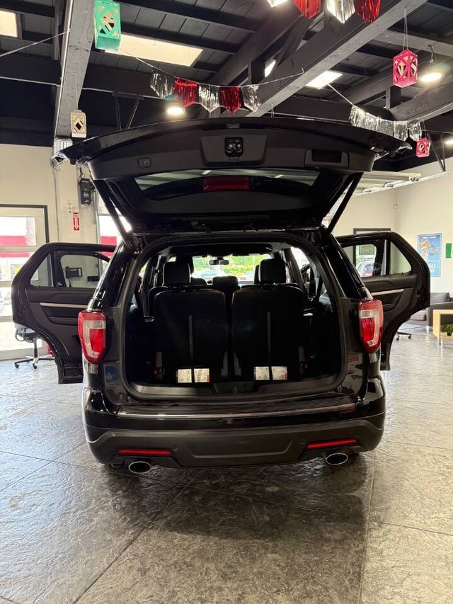 Ford Explorer Vehicle Full-screen Gallery Image 39