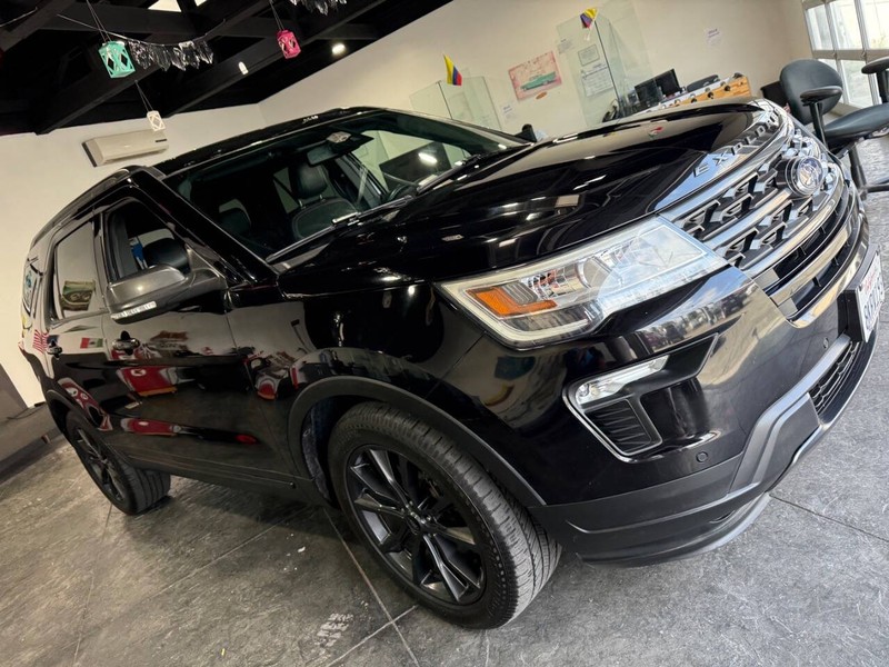 Ford Explorer Vehicle Full-screen Gallery Image 32