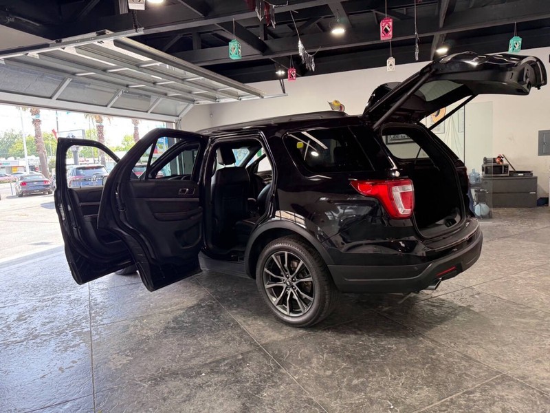 Ford Explorer Vehicle Full-screen Gallery Image 45
