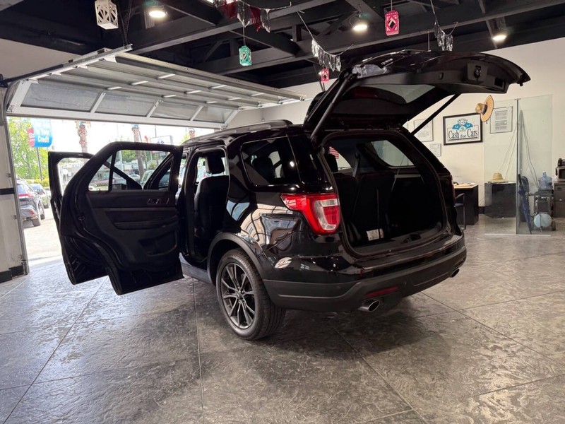 Ford Explorer Vehicle Full-screen Gallery Image 47