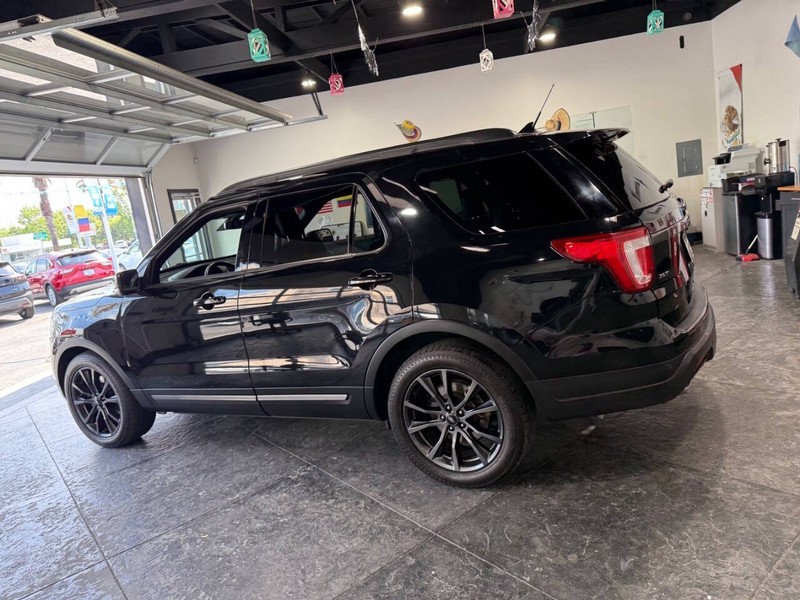 Ford Explorer Vehicle Full-screen Gallery Image 50