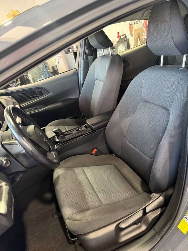 Toyota Prius Vehicle Full-screen Gallery Image 36