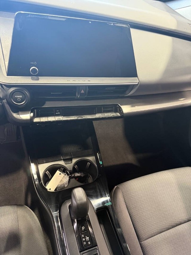 Toyota Prius Vehicle Full-screen Gallery Image 37