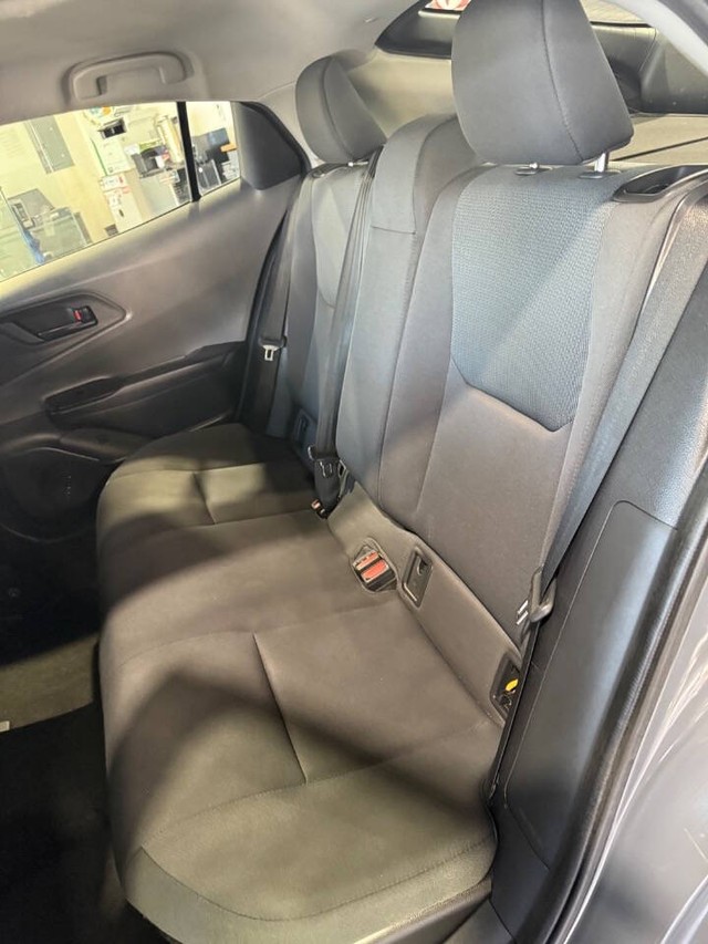 Toyota Prius Vehicle Full-screen Gallery Image 41