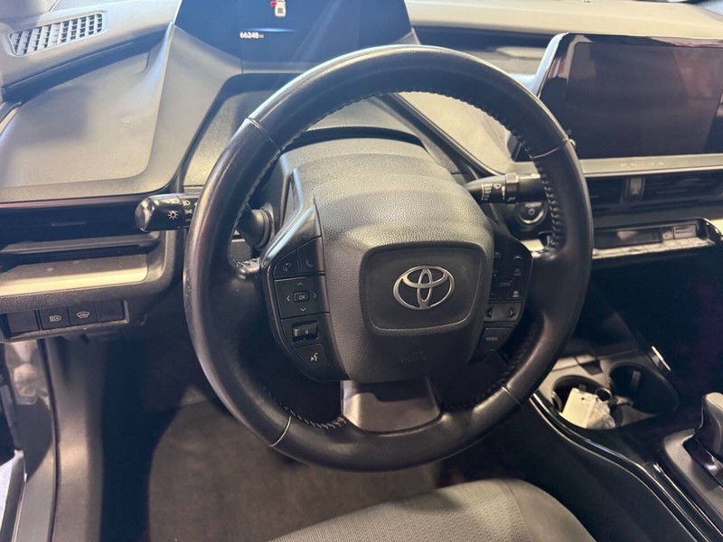 Toyota Prius Vehicle Full-screen Gallery Image 38