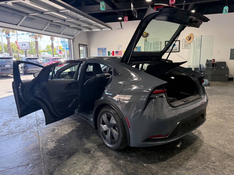 Toyota Prius Vehicle Full-screen Gallery Image 47