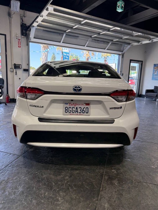 Toyota Corolla Vehicle Full-screen Gallery Image 17