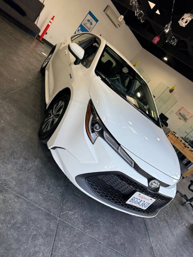 Toyota Corolla Vehicle Full-screen Gallery Image 34