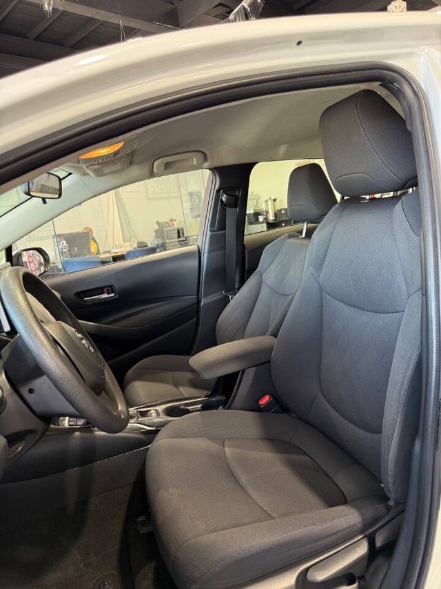 Toyota Corolla Vehicle Full-screen Gallery Image 36