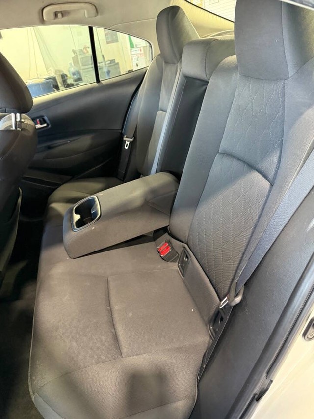 Toyota Corolla Vehicle Full-screen Gallery Image 40