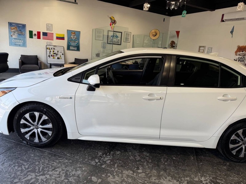Toyota Corolla Vehicle Full-screen Gallery Image 08