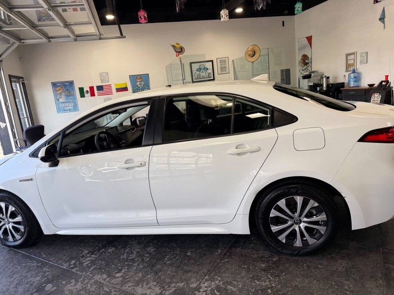 Toyota Corolla Vehicle Full-screen Gallery Image 11