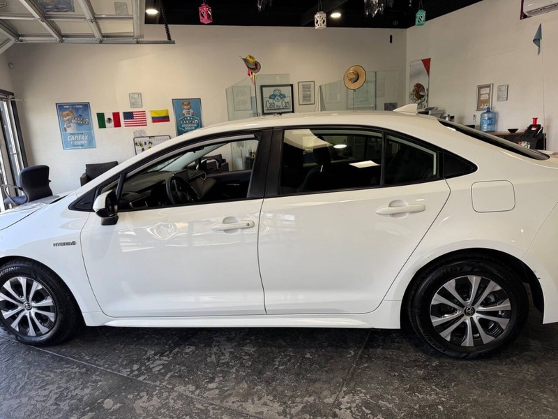 Toyota Corolla Vehicle Full-screen Gallery Image 12