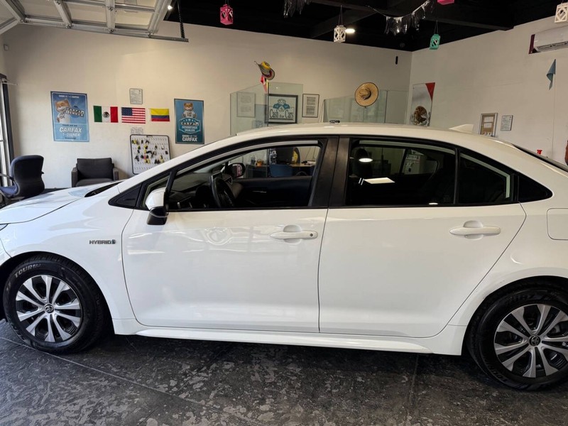 Toyota Corolla Vehicle Full-screen Gallery Image 13