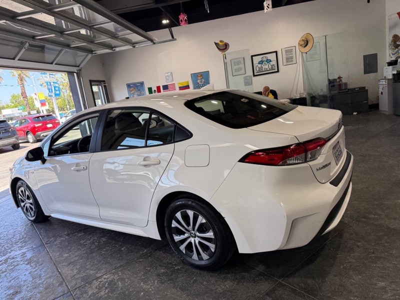 Toyota Corolla Vehicle Full-screen Gallery Image 14