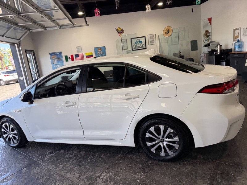 Toyota Corolla Vehicle Full-screen Gallery Image 16