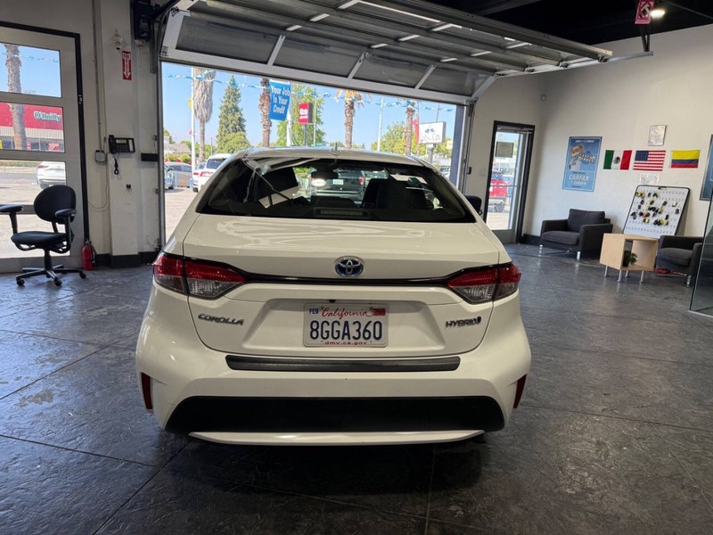Toyota Corolla Vehicle Full-screen Gallery Image 18