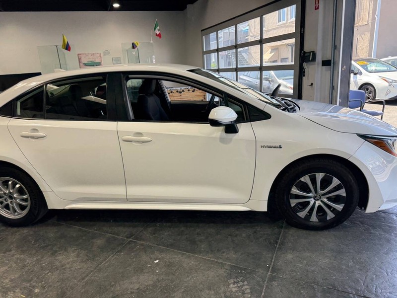 Toyota Corolla Vehicle Full-screen Gallery Image 24