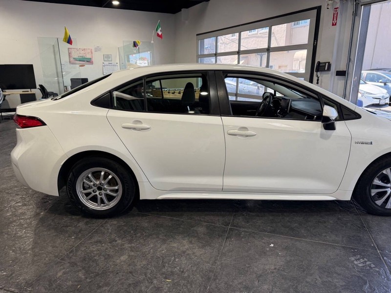 Toyota Corolla Vehicle Full-screen Gallery Image 25