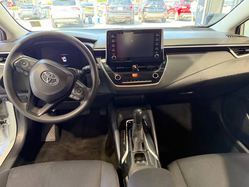 Toyota Corolla Vehicle Full-screen Gallery Image 38
