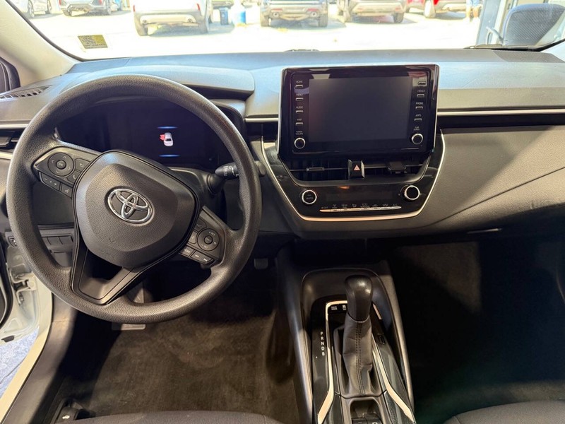 Toyota Corolla Vehicle Full-screen Gallery Image 39
