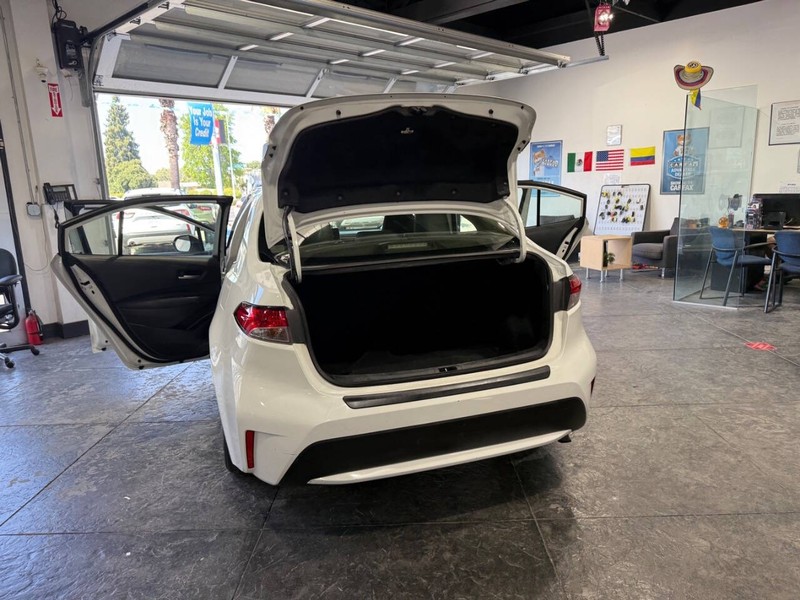 Toyota Corolla Vehicle Full-screen Gallery Image 41