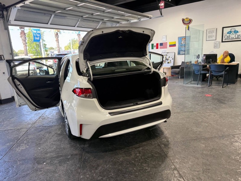 Toyota Corolla Vehicle Full-screen Gallery Image 46