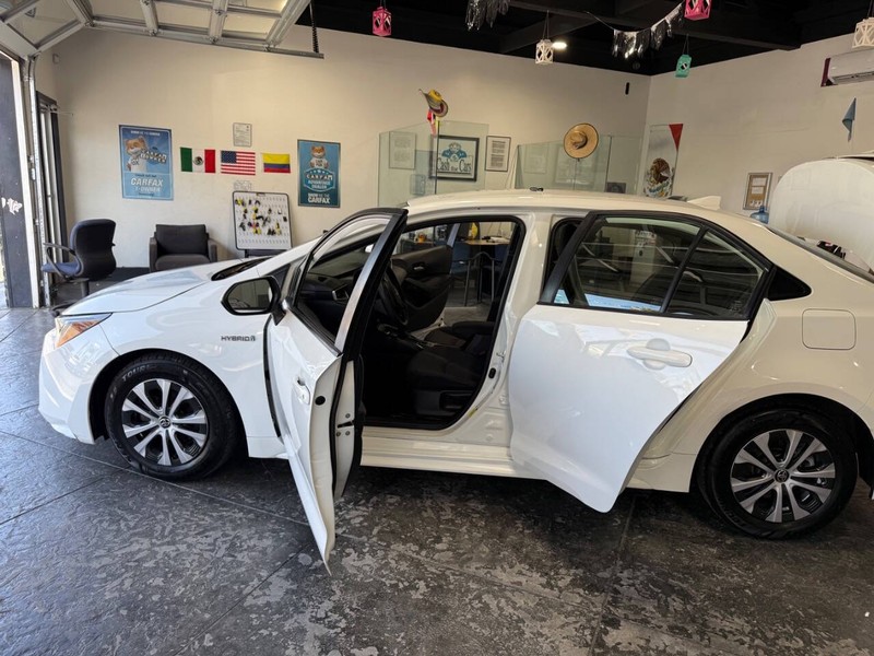 Toyota Corolla Vehicle Full-screen Gallery Image 48