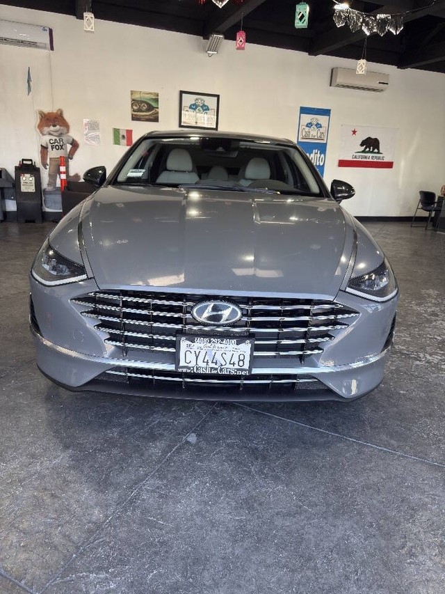 Hyundai Sonata Hybrid Vehicle Full-screen Gallery Image 03