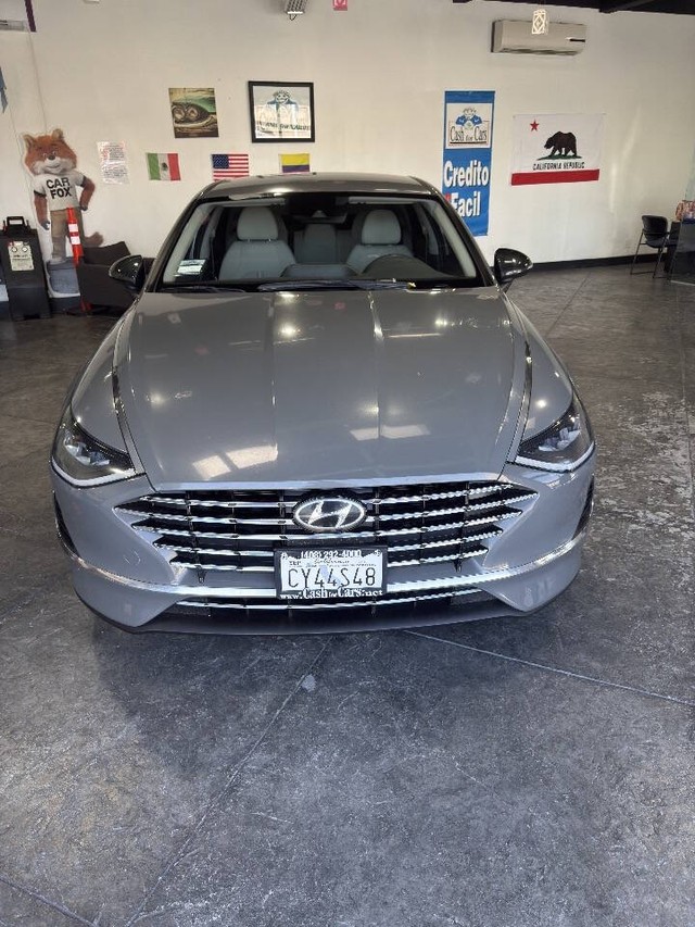 Hyundai Sonata Hybrid Vehicle Full-screen Gallery Image 04