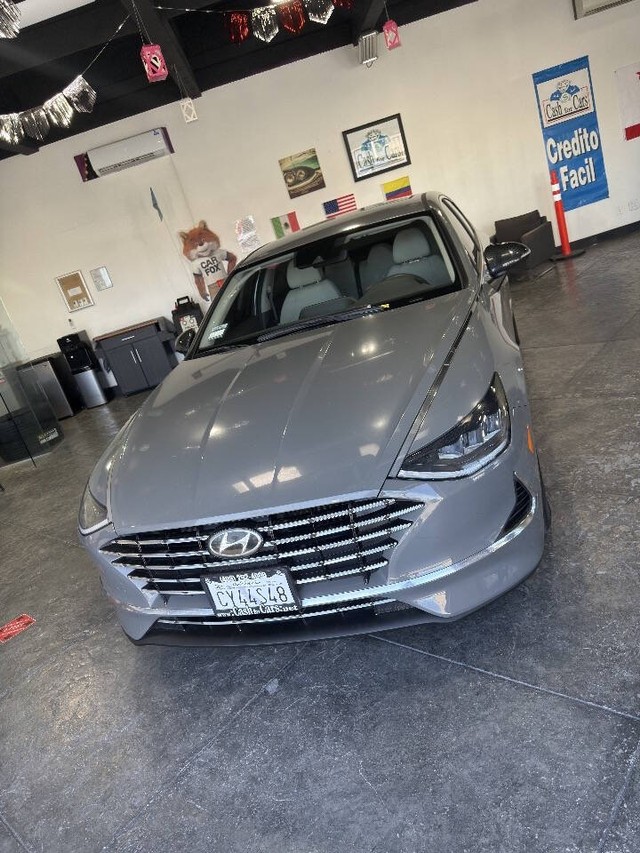Hyundai Sonata Hybrid Vehicle Full-screen Gallery Image 05