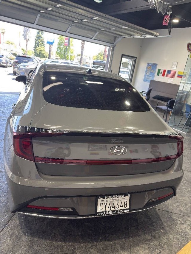 Hyundai Sonata Hybrid Vehicle Full-screen Gallery Image 23